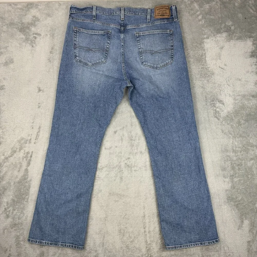 Signature by Levi Strauss Mens Bootcut Stretch Denim Jeans Blue Medium Wash
